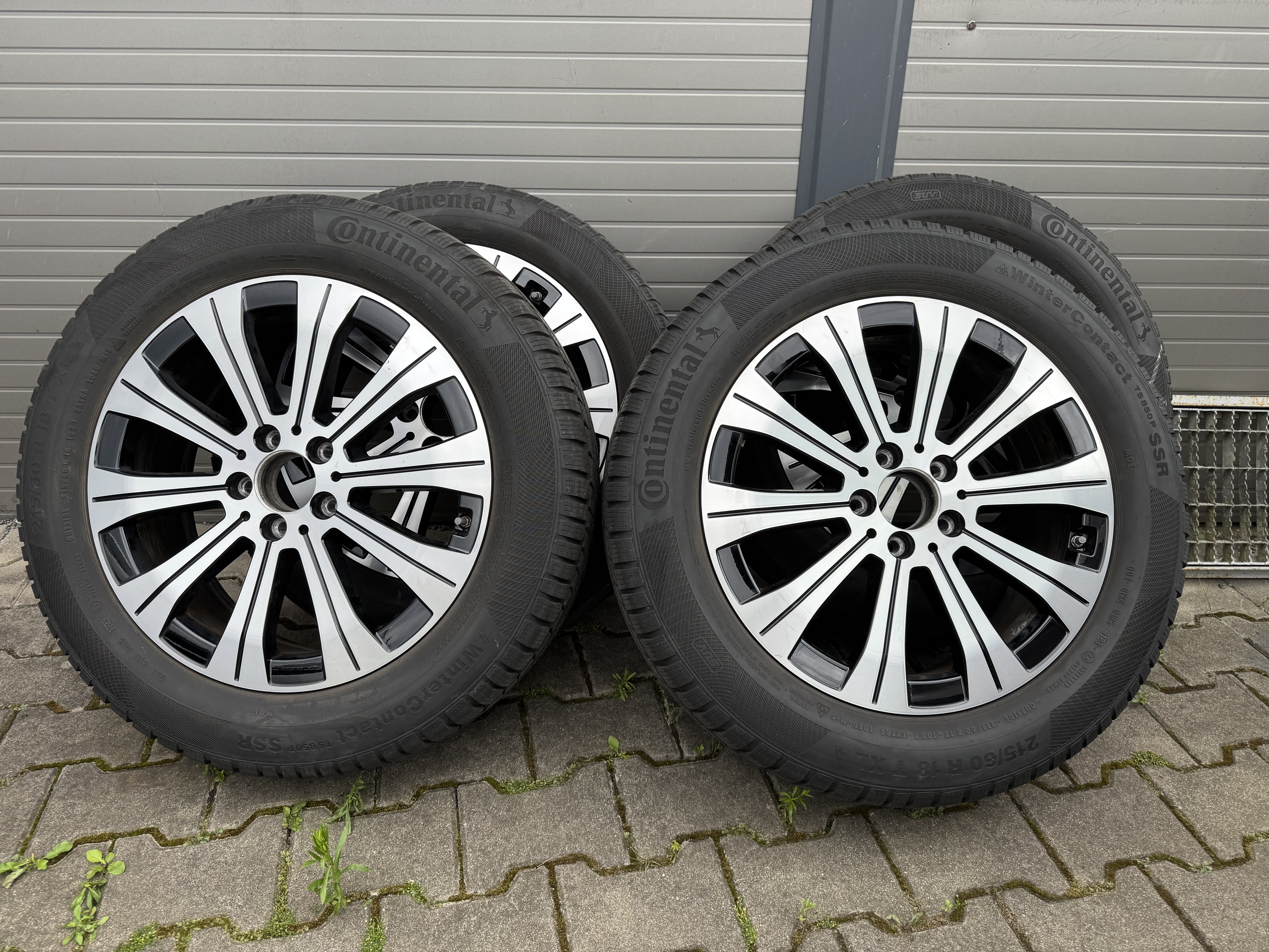 Fotografie vozu Mercedes-Benz EQB 250 (2023)