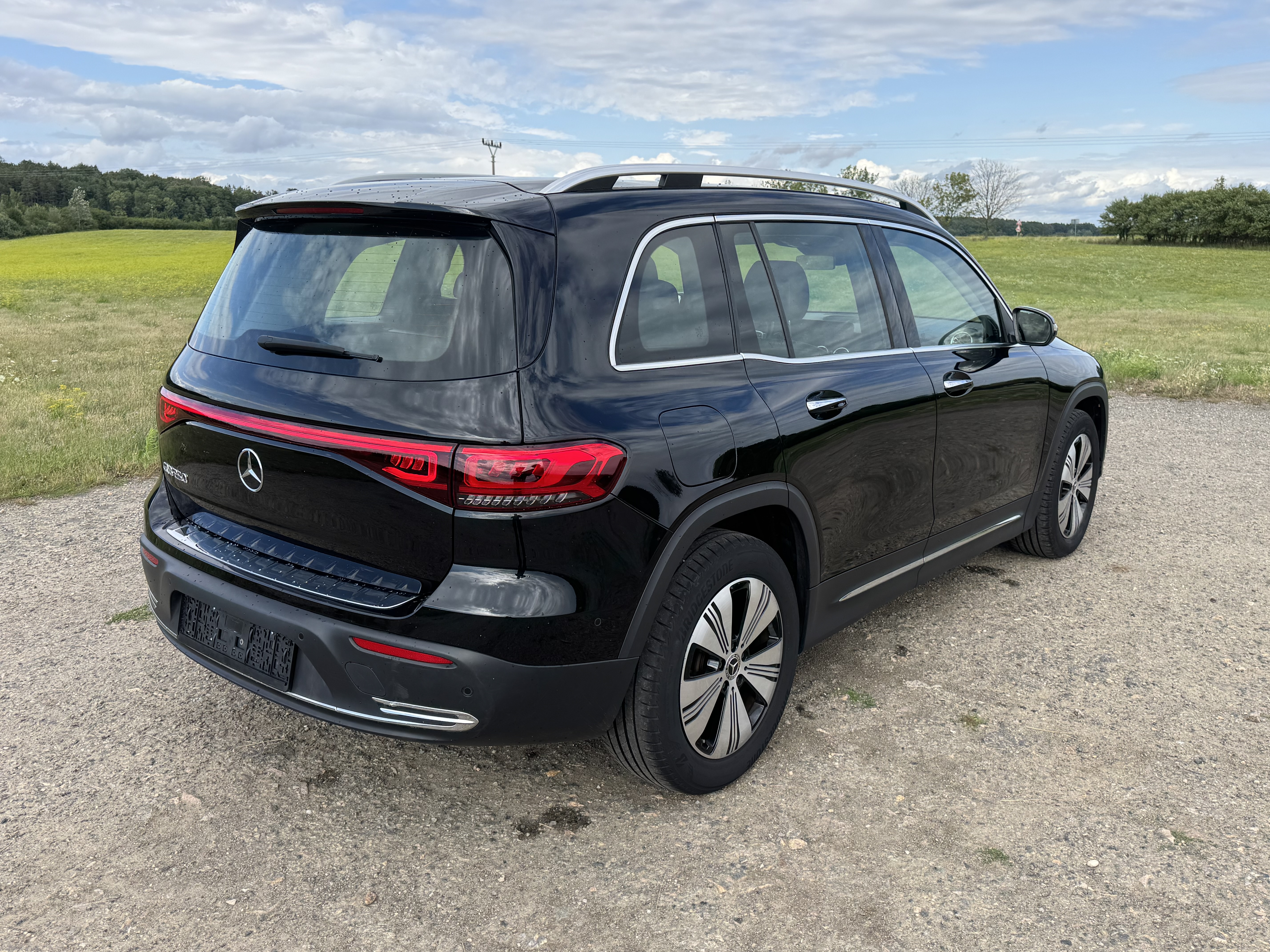 Fotografie vozu Mercedes-Benz EQB 250 (2023)