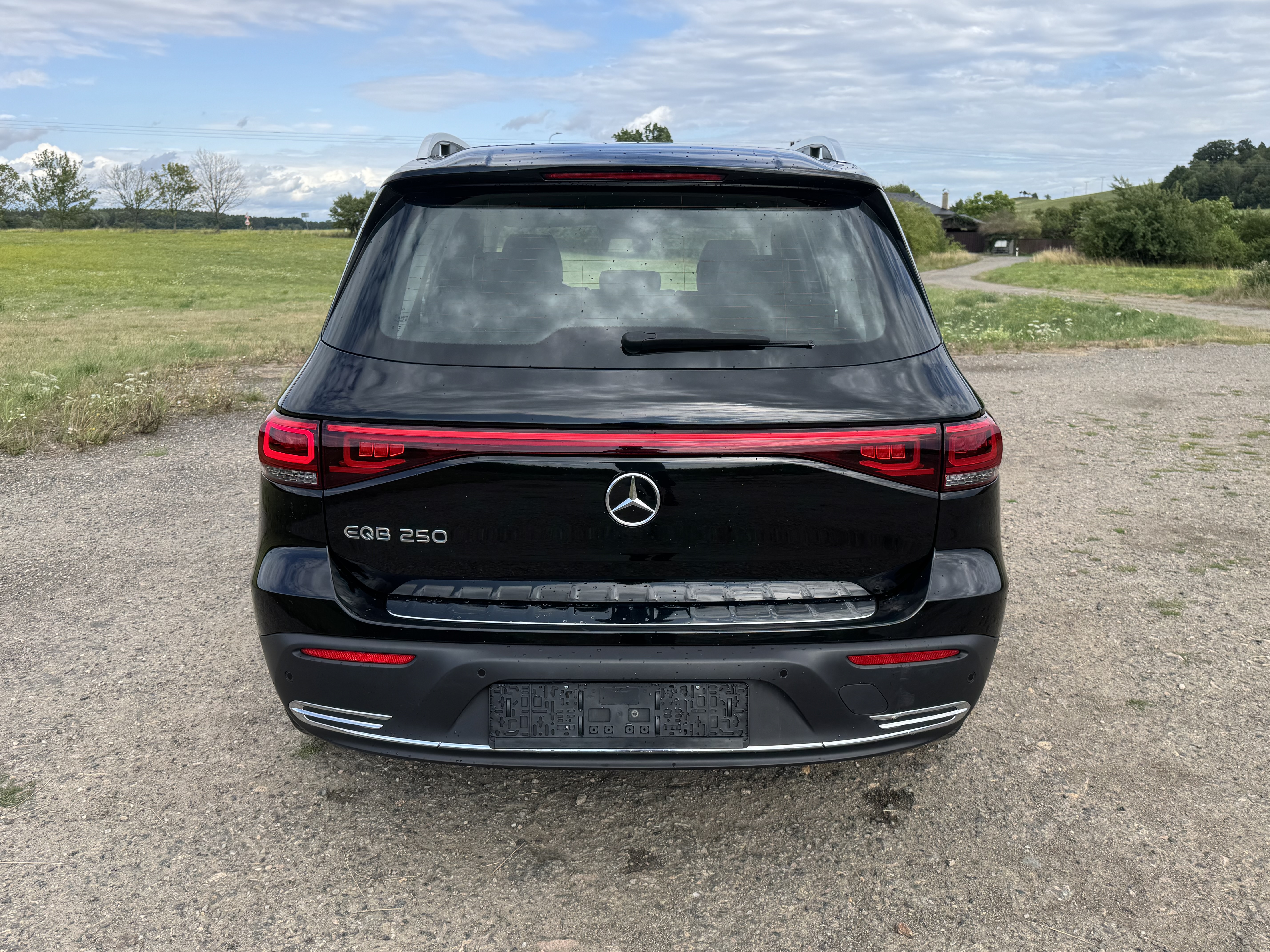 Fotografie vozu Mercedes-Benz EQB 250 (2023)
