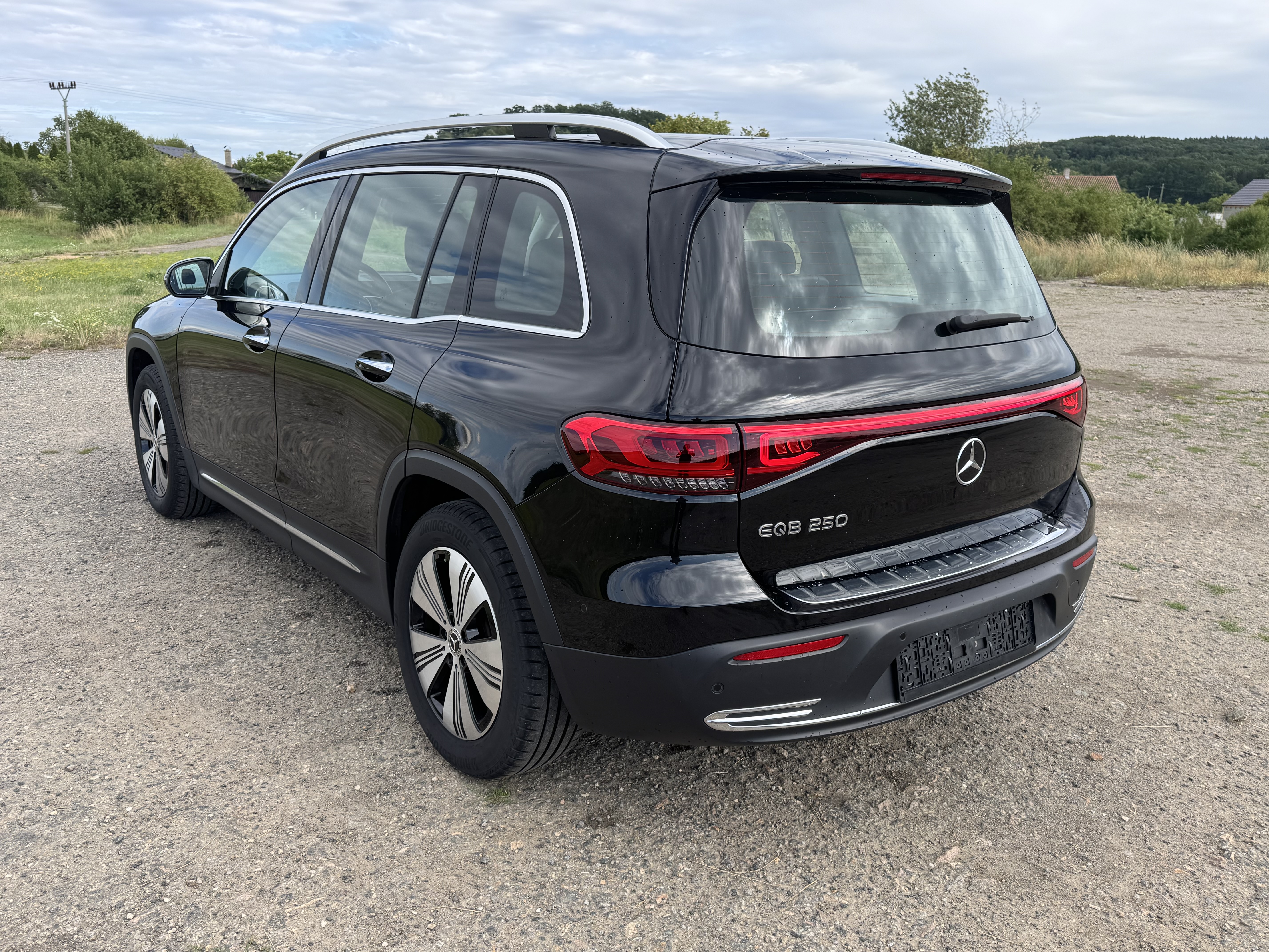 Fotografie vozu Mercedes-Benz EQB 250 (2023)