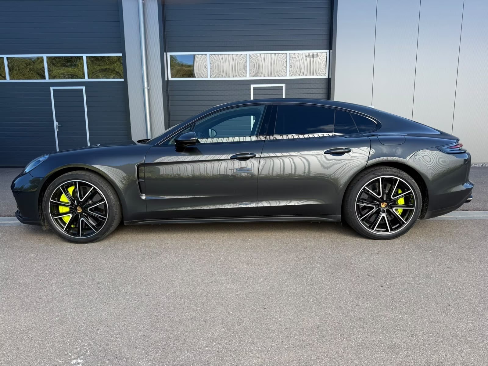 Fotografie vozu Porsche Panamera Turbo S E-Hybrid 680 k