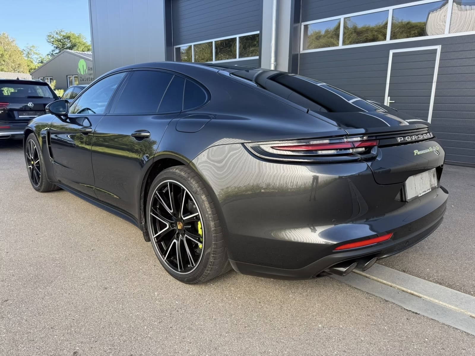 Fotografie vozu Porsche Panamera Turbo S E-Hybrid 680 k