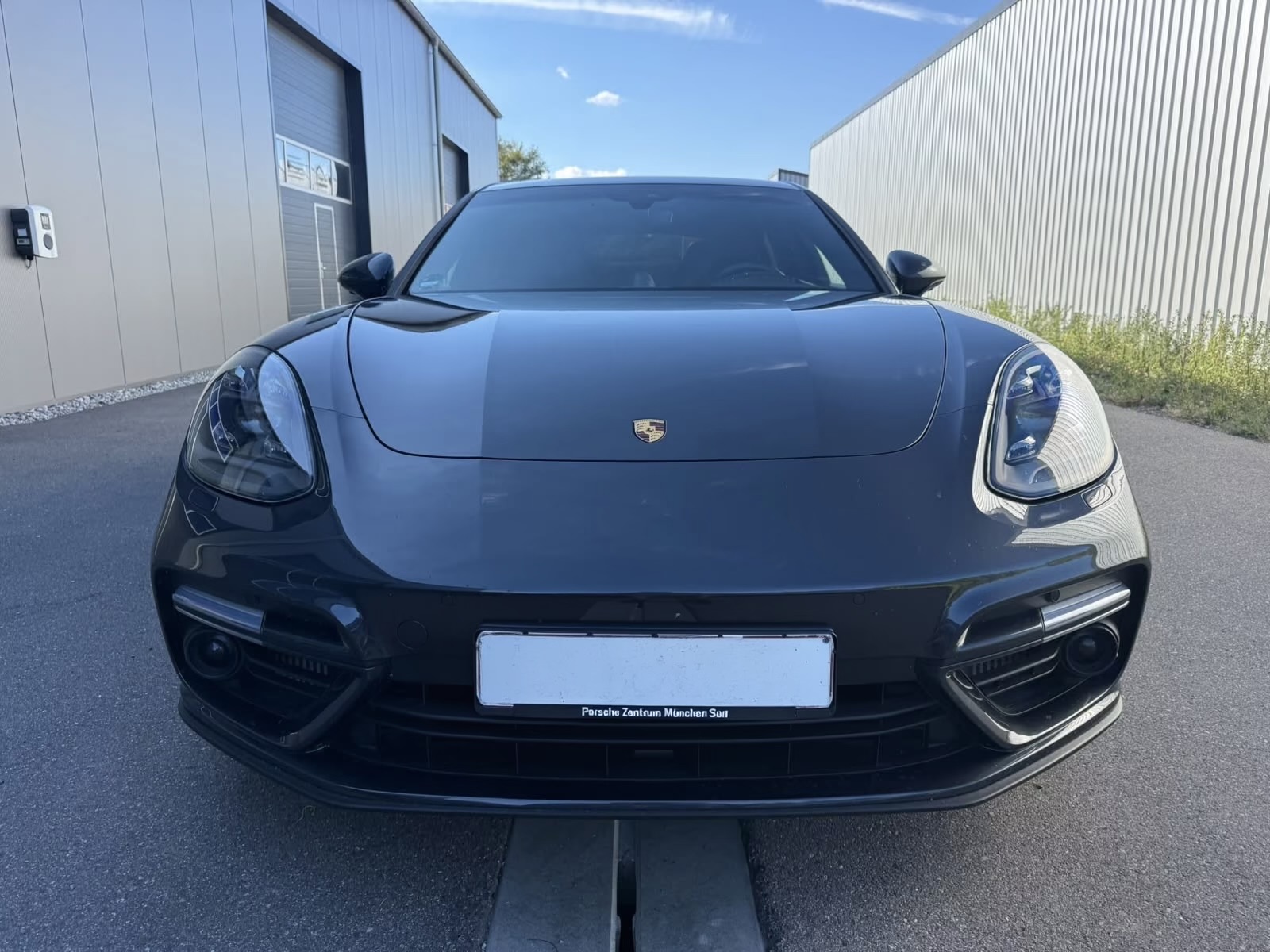 Fotografie vozu Porsche Panamera Turbo S E-Hybrid 680 k