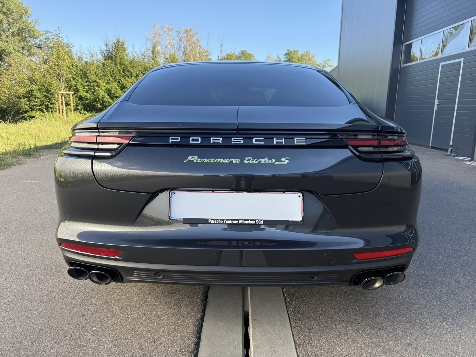 Fotografie vozu Porsche Panamera Turbo S E-Hybrid 680 k