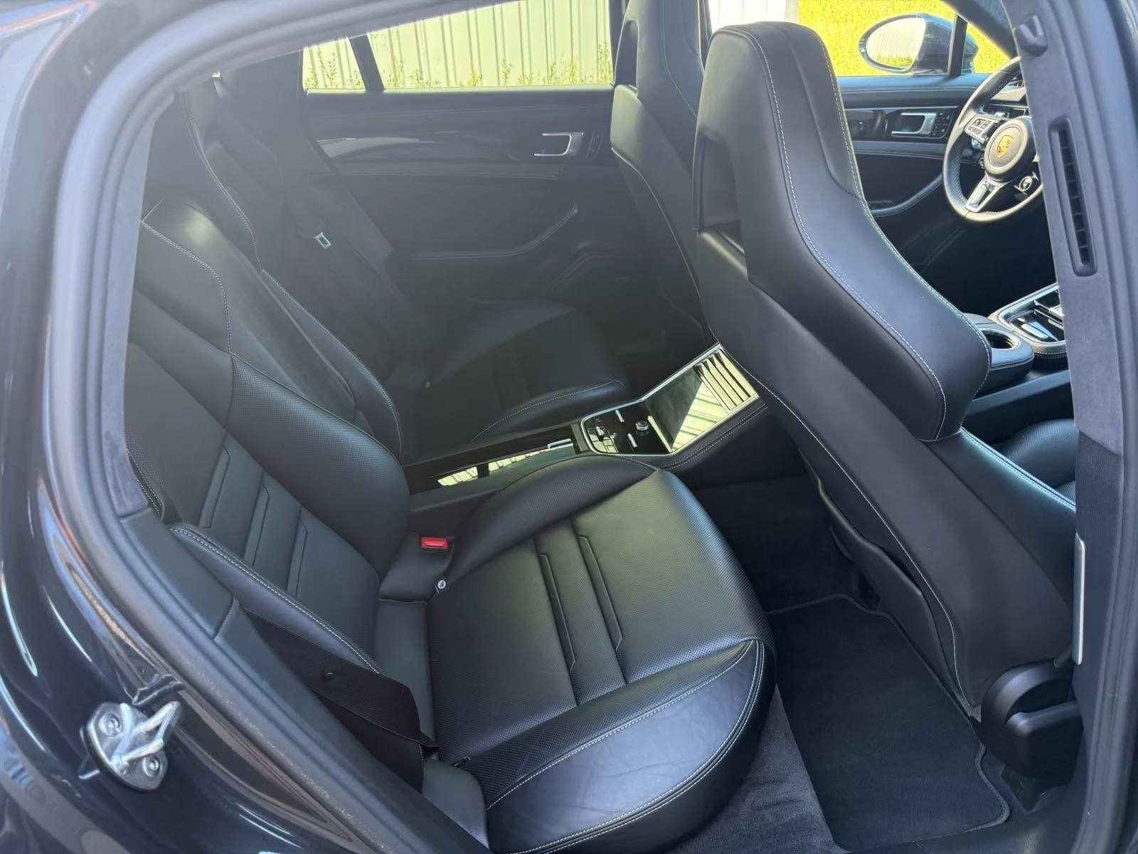 Fotografie vozu Porsche Panamera Turbo S E-Hybrid 680 k