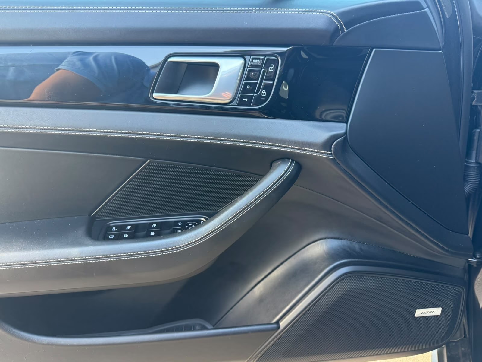Fotografie vozu Porsche Panamera Turbo S E-Hybrid 680 k