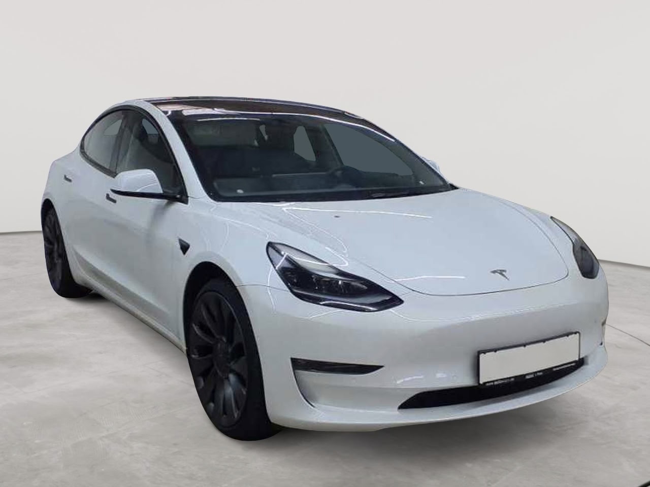 Photograph of Tesla Model 3 Long Range Performance AWD 377 kW