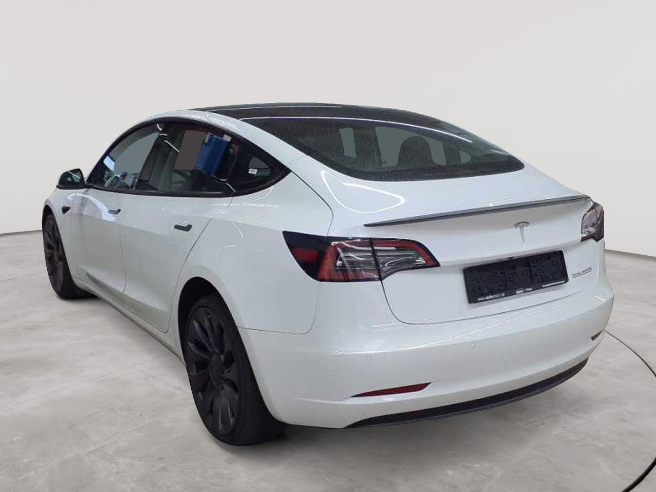 Photograph of Tesla Model 3 Long Range Performance AWD 377 kW