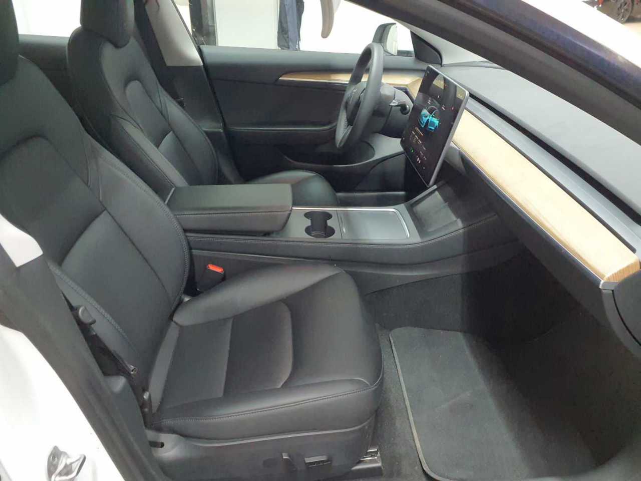 Photograph of Tesla Model 3 Long Range Performance AWD 377 kW