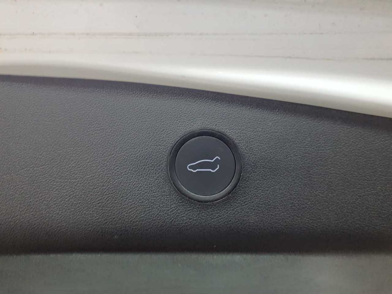 Photograph of Tesla Model 3 Long Range Performance AWD 377 kW